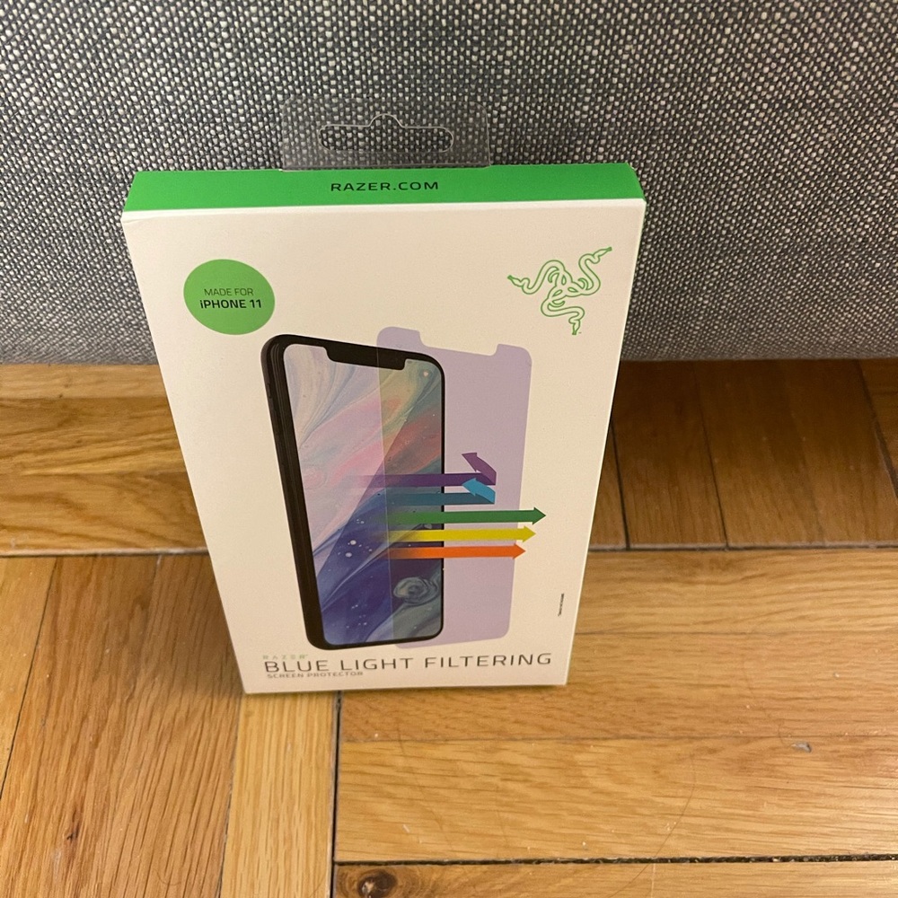 Razer Blue Light Filtering Screen Protector - Picture 3 of 3